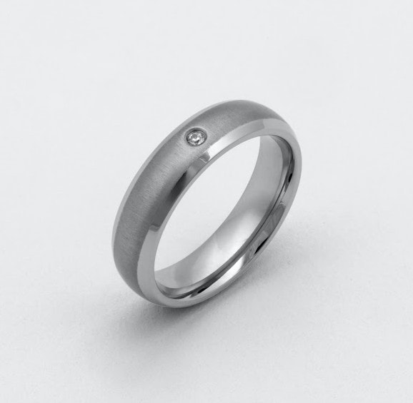 Schlichte Trauringe aus Titan – weniger Entscheidung, mehr Klarheit